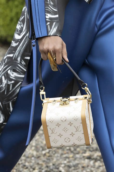 louis vuitton hängesessel|louis vuitton handbags 2024.